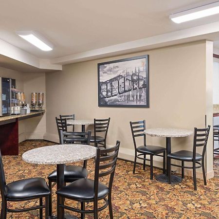 Super 8 By Wyndham Sherwood Park/Edmonton Area Ngoại thất bức ảnh