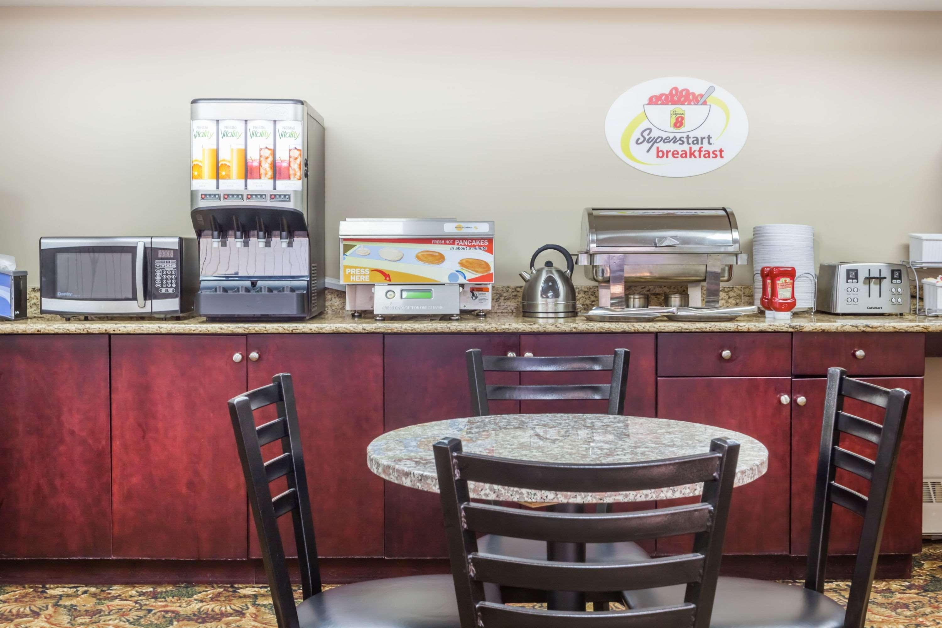 Super 8 By Wyndham Sherwood Park/Edmonton Area Ngoại thất bức ảnh