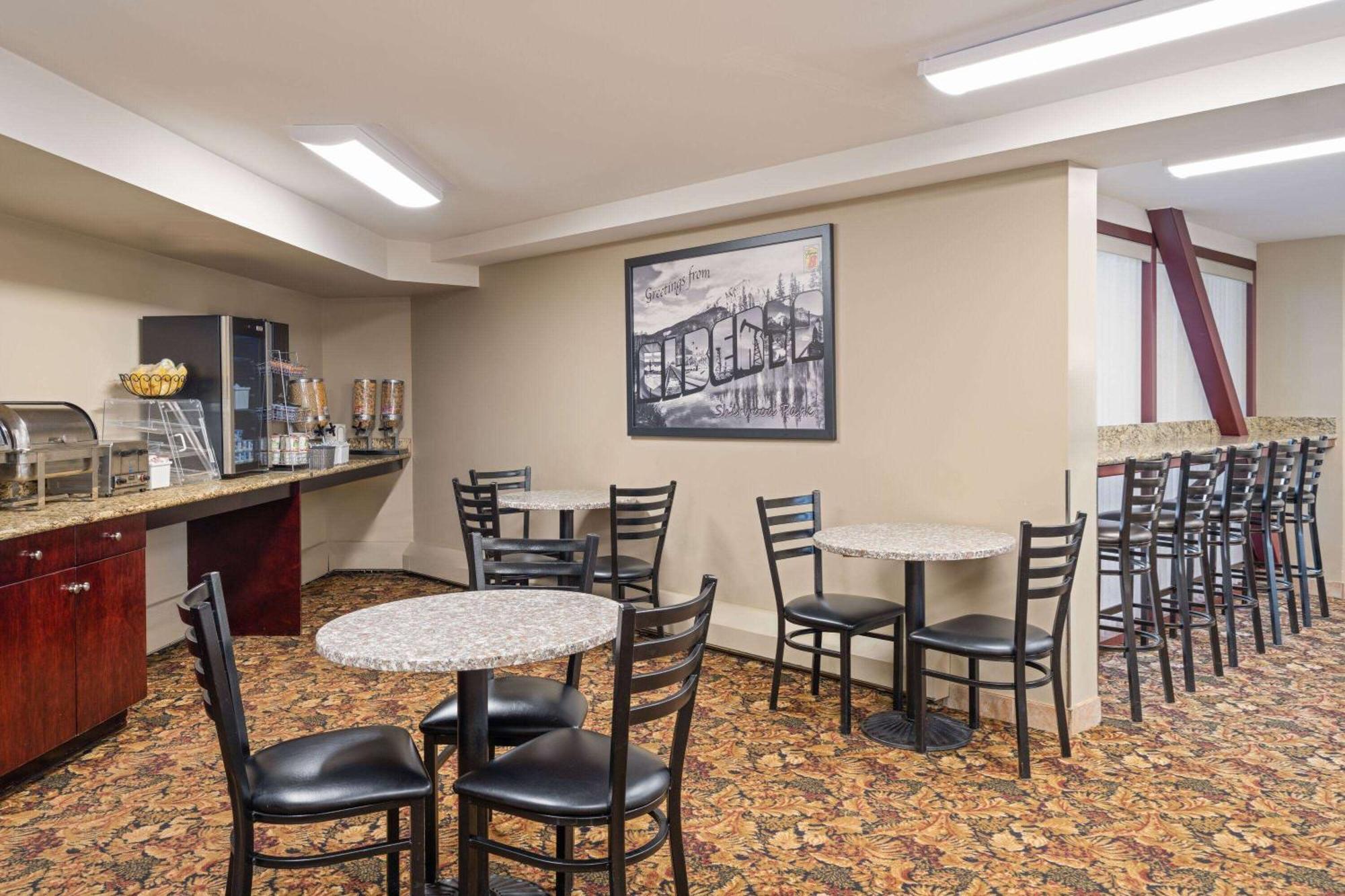 Super 8 By Wyndham Sherwood Park/Edmonton Area Ngoại thất bức ảnh