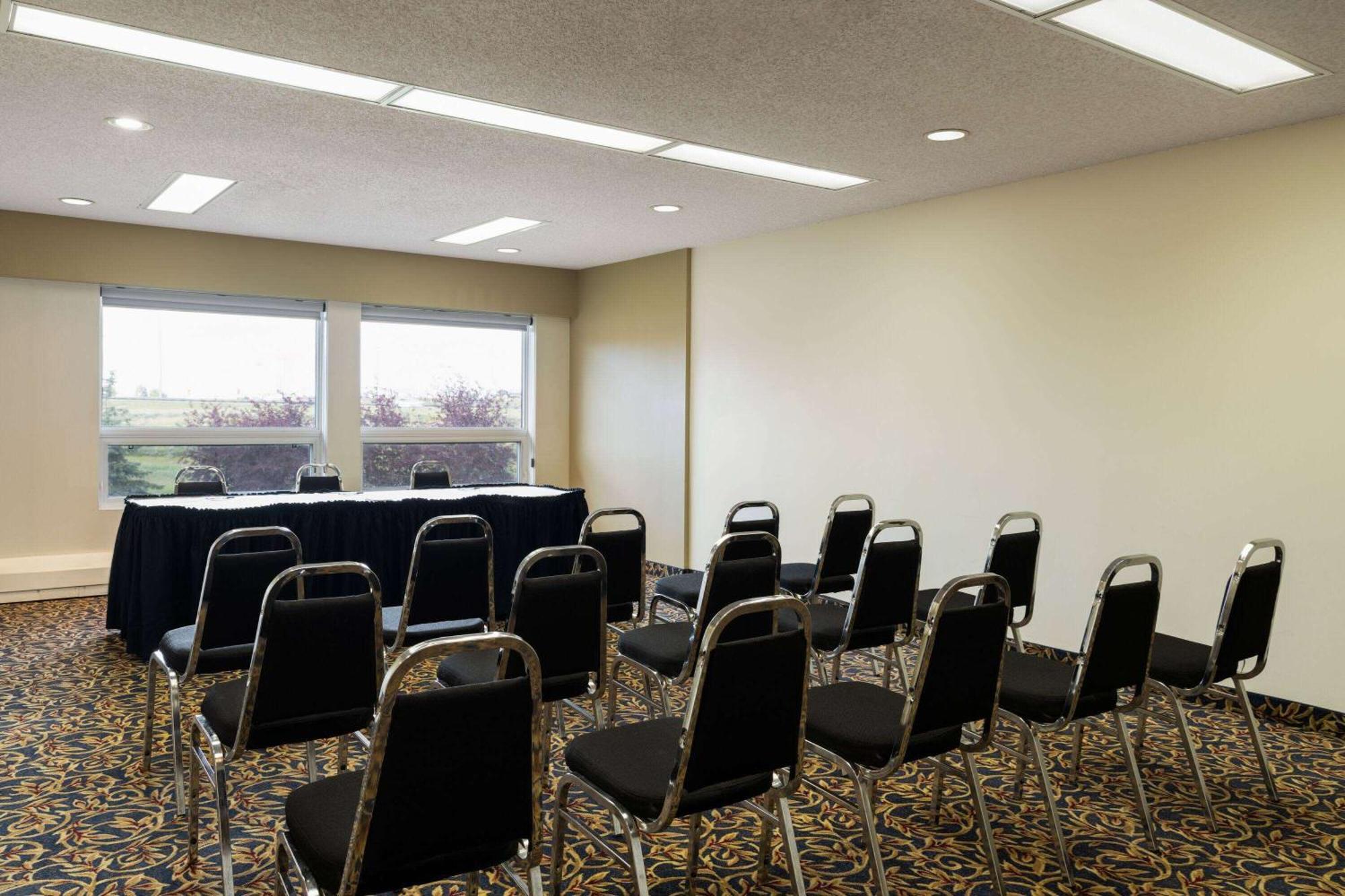 Super 8 By Wyndham Sherwood Park/Edmonton Area Ngoại thất bức ảnh