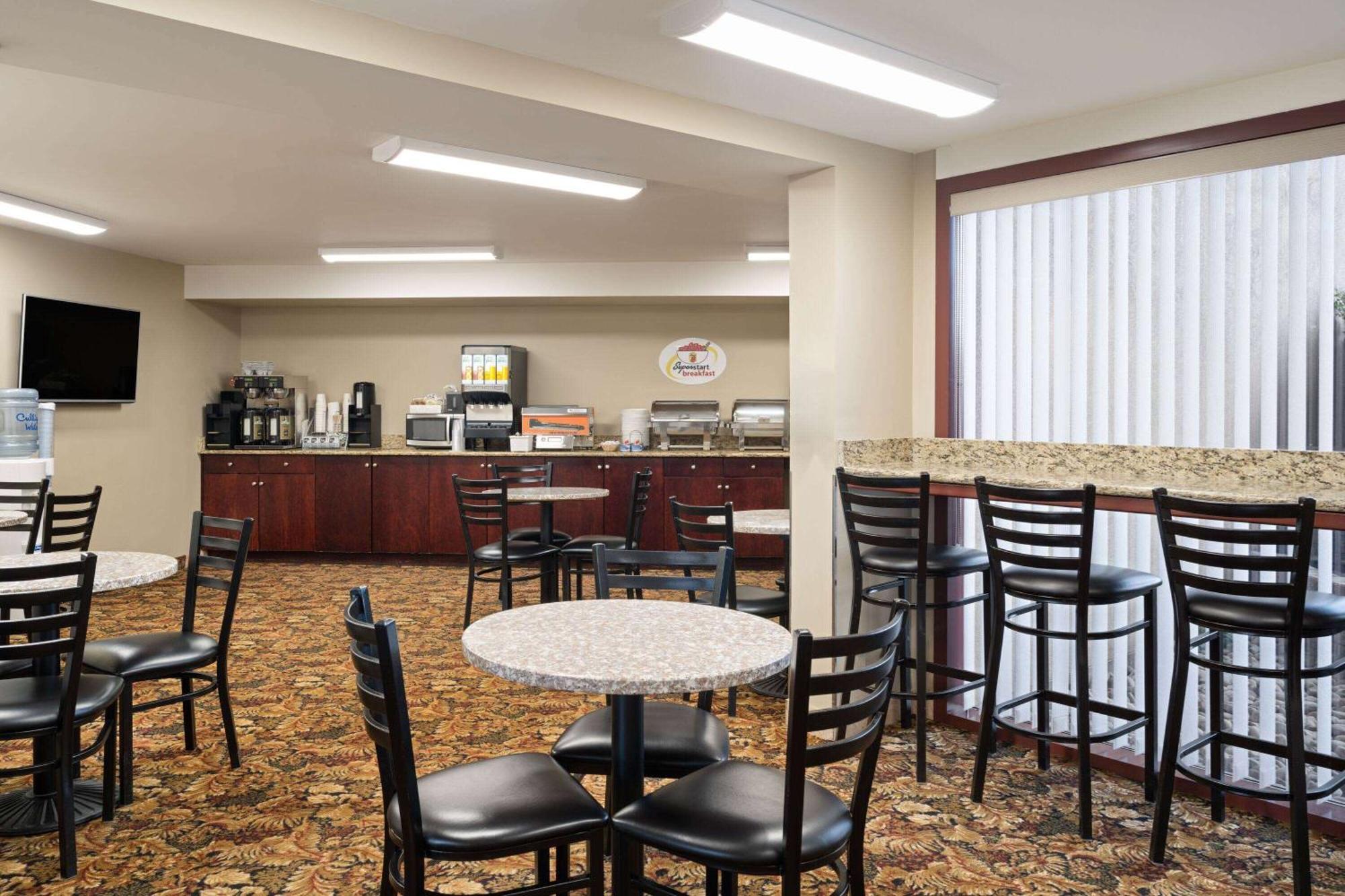 Super 8 By Wyndham Sherwood Park/Edmonton Area Ngoại thất bức ảnh