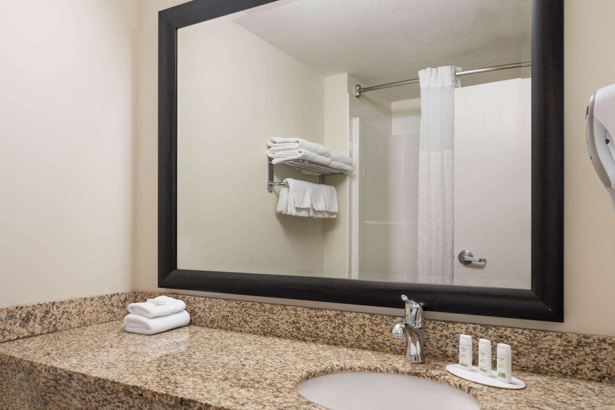 Super 8 By Wyndham Sherwood Park/Edmonton Area Ngoại thất bức ảnh