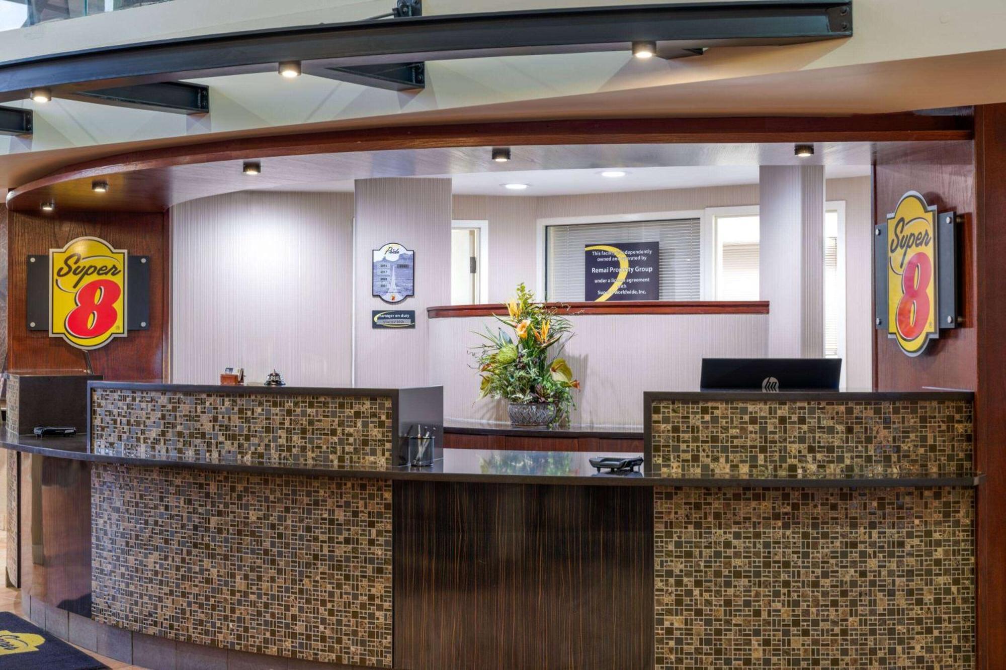 Super 8 By Wyndham Sherwood Park/Edmonton Area Ngoại thất bức ảnh