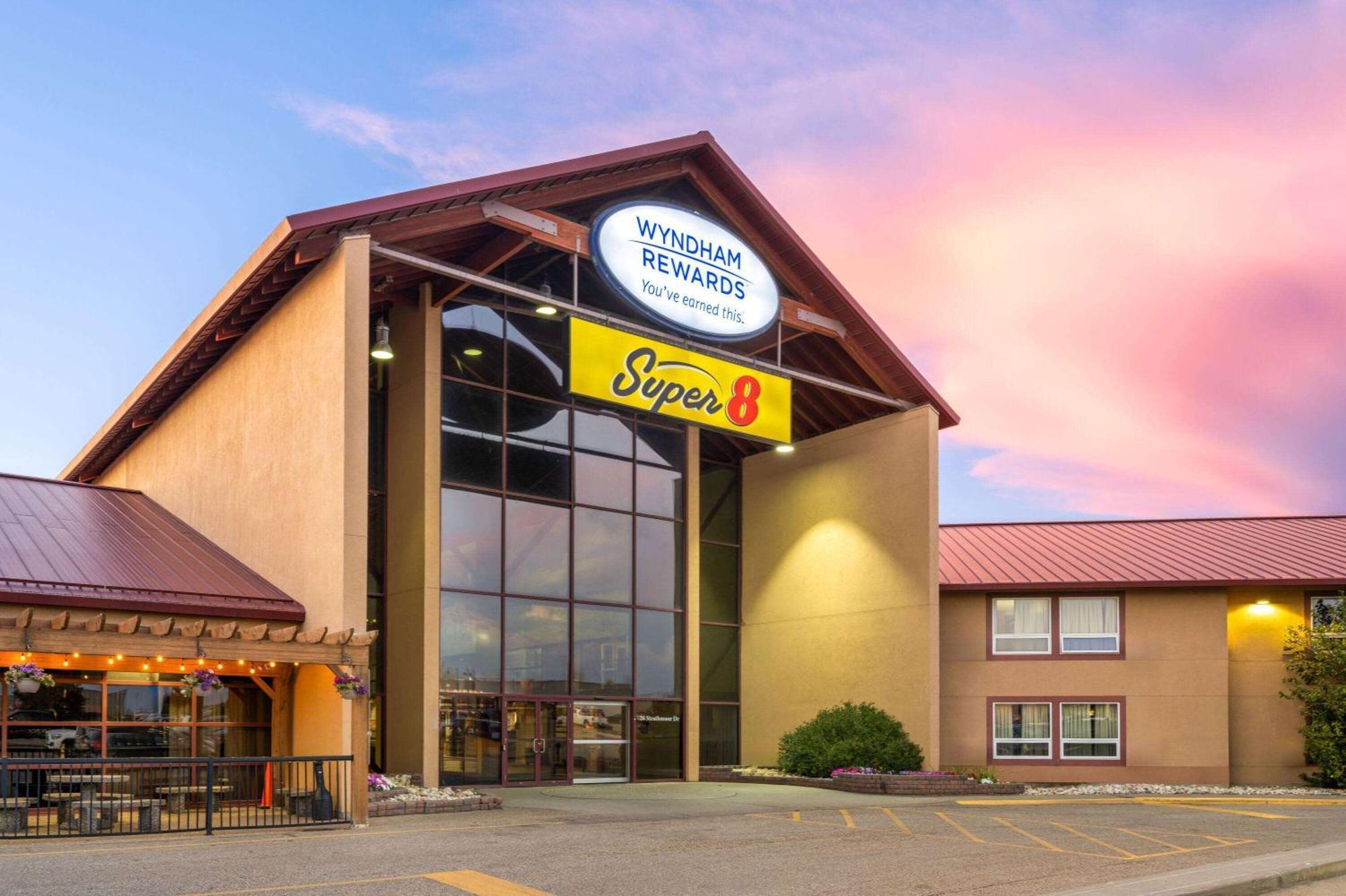 Super 8 By Wyndham Sherwood Park/Edmonton Area Ngoại thất bức ảnh