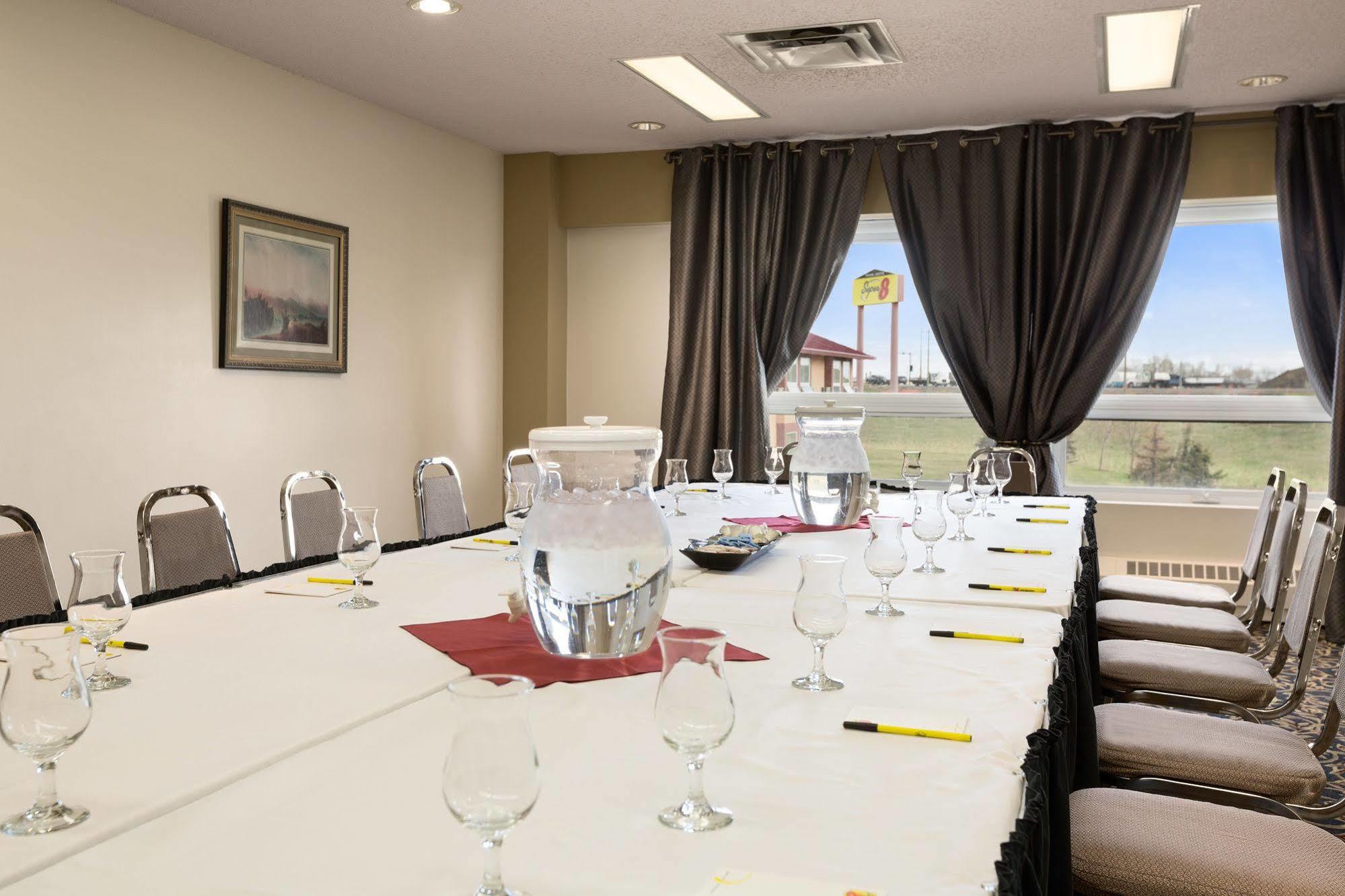 Super 8 By Wyndham Sherwood Park/Edmonton Area Ngoại thất bức ảnh